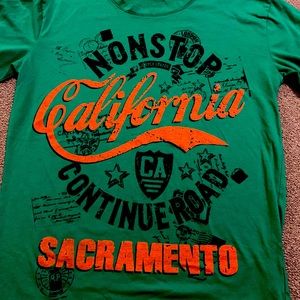 Men’s short sleeve shirt.